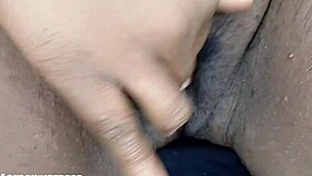 MATURE FAT PUSSY MASTURBATION: MOANING black chubby woman rubs CLIT on beaver FETISH.