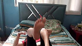 Flaquita Sexy Se Saca La Ropa Y Enseña Sus Lindos Pies