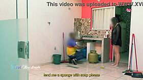 hot wife flashes delivery man after shower