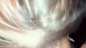 Amigos são gravados fazendo putaria no pelo no meio da rua na frente de todo mundo.