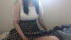 帰宅後毛布上でムラムラオナニー止まらず