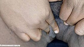 MATURE FAT PUSSY MASTURBATION: MOANING black chubby woman rubs CLIT on beaver FETISH.