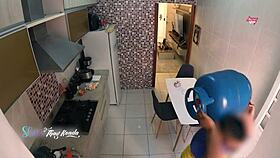 hot wife flashes delivery man after shower