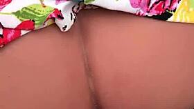 Faço uma massagem deliciosa na minha enteada com final feliz