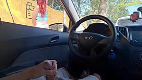 punheta arriscada para safada na rua que estava no ponto de ônibus