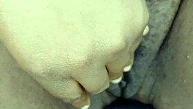 MATURE FAT PUSSY MASTURBATION: MOANING black chubby woman rubs CLIT on beaver FETISH.