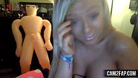 Hot blonde on webcam, watch her voyeur show.
