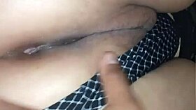 MOVIENDO MI DELICIOSO CULO EN LA VERGA DE MI VECINO