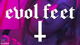 Even when im smoking i cant stop worshiping your feet