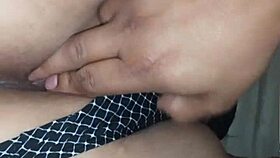 MOVIENDO MI DELICIOSO CULO EN LA VERGA DE MI VECINO