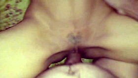 Modelo se deja coger mientras la graban en bikini y squirting.