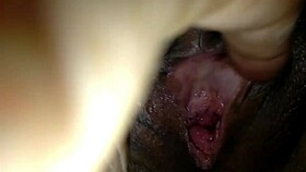 หีเพื่อนสาวที่มีน้ำเงี่ยนไหลออกมาเงี่ยนสุดๆ 😏