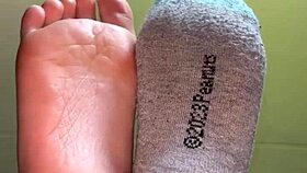 white girl shows me her feet for money, loving those fetish socks and toes vibes 🦶💸