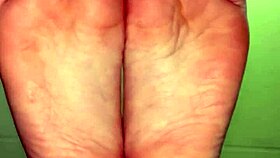 white girl shows me her feet for money, loving those fetish socks and toes vibes 🦶💸