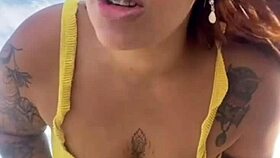 Usando Um Biquini Que Racha A Buceta