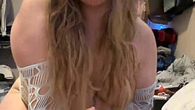 Milf in room gives nice blowjob session