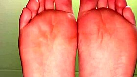 white girl shows me her feet for money, loving those fetish socks and toes vibes 🦶💸