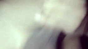 Practicando masturbaci�n paja