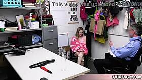 Cuki tolvaj Coco elkapták, kínálja a pici 18+ puncáját 😏