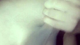 Practicando masturbaci�n paja