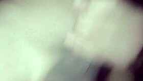 Practicando masturbaci�n paja