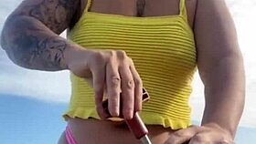 Usando Um Biquini Que Racha A Buceta