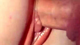 Semen continuo entre los labios 😏