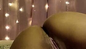 novinha cheia de tesao se masturbando em fantasia