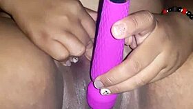 THE BLACK WOMAN MASTURBATES HER BIG ASS