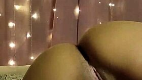 novinha cheia de tesao se masturbando em fantasia