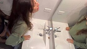 Descubro A La Amante De Mi Marido En Mi Armario Ahora También Me La Follo