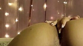 novinha cheia de tesao se masturbando em fantasia