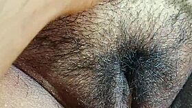 desi bhabi cleans her hairy pussy!