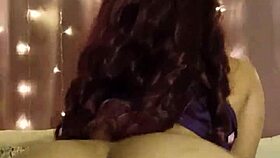 novinha cheia de tesao se masturbando em fantasia