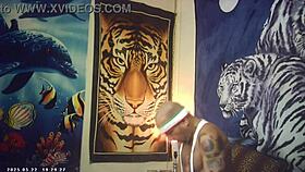 Newbie bombshell tests pound machine backstage