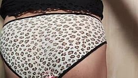 สาวเอเชียใหญ่หน้าอกชุดนักเรียนลองเล่นรูตูด