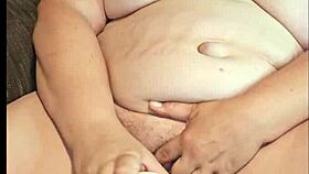 close up of milf squirting in casual scene.