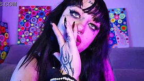 Deedee Love Loves Cum In Curvy Goth Style.