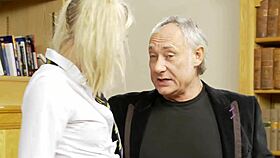 Sophie Dee Loves Anal Assfucking!