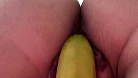 i cant stop masturbaing my wet pussy, its so horny and squirting