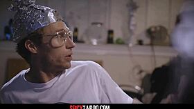 Conspiracy theorist encounters female extra-terrestrial in fantasy scenario