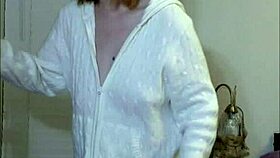 beauty feels intense orgasm from fuck machine