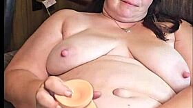 close up of milf squirting in casual scene.