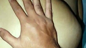 Bokep Indonesia menikmati tubuh yang indah saat hujan di luar