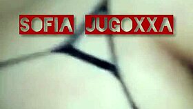 Empinada con sus nalgotas comiendo verga mi esposa.