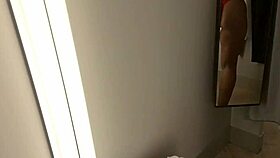 Me pongo caliente en el centro comercial y no puedo aguantarme