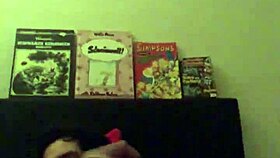 Kåt onani blir hardcore på senga