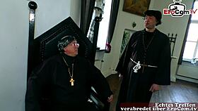 deutsche putzfrau verführt in der kirche zum sex