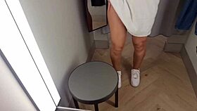 Me pongo caliente en el centro comercial y no puedo aguantarme