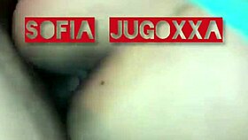 Empinada con sus nalgotas comiendo verga mi esposa.